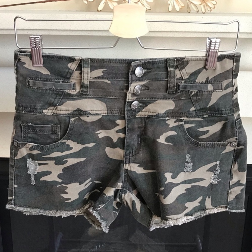 harmony & HAVOC Camouflage Jean Shorts Size 7